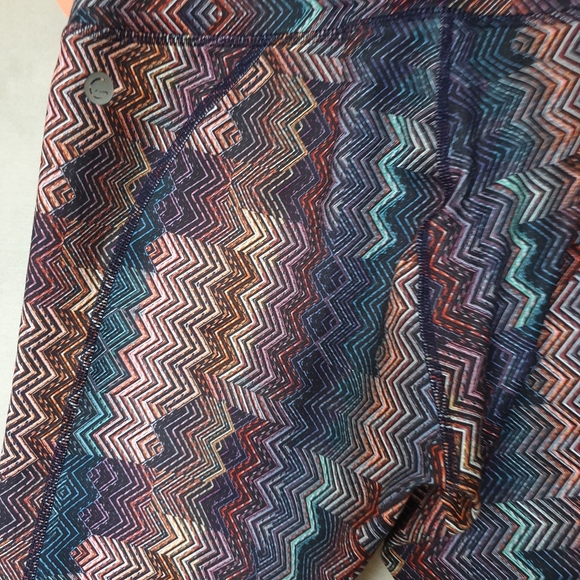 Guru Active Full Length Wide High-Rise Waist Leggings in Multi Color Chevron Sm - Picture 6 of 16